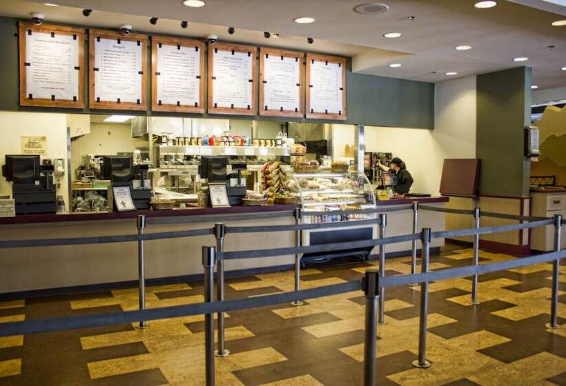 منتجع Old Faithful Snow Lodge & Cabins   Inside The Park