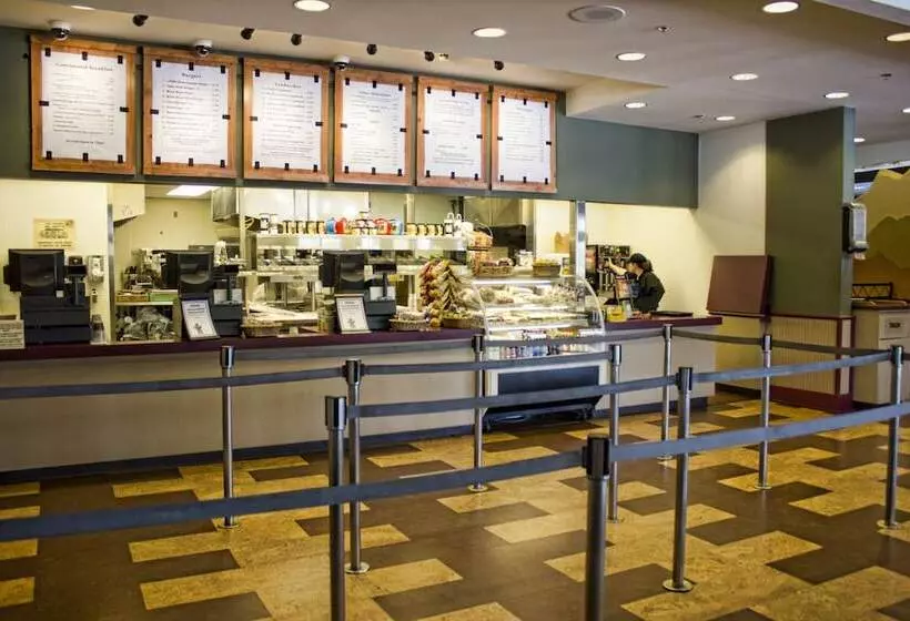 Lomakeskus Old Faithful Snow Lodge & Cabins   Inside The Park