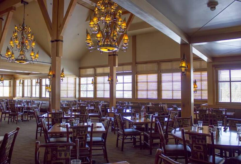 منتجع Old Faithful Snow Lodge & Cabins   Inside The Park