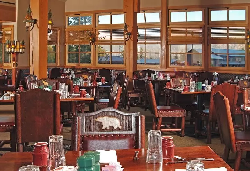 Lomakeskus Old Faithful Snow Lodge & Cabins   Inside The Park