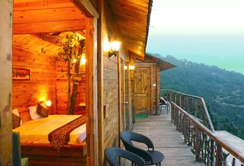 Hotelli Treehouse Resort