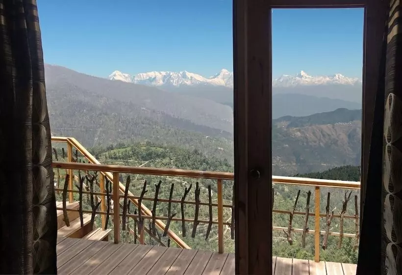 Hotelli Treehouse Resort