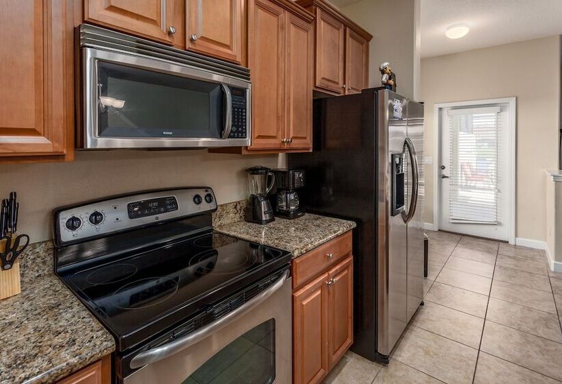 Paradise Palms Ru580