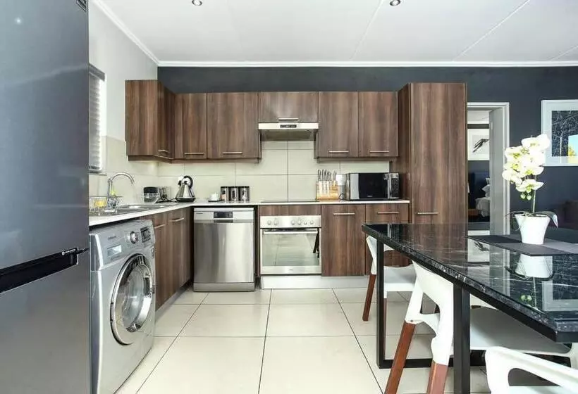 Epic Lifestyle Apartment Sandton