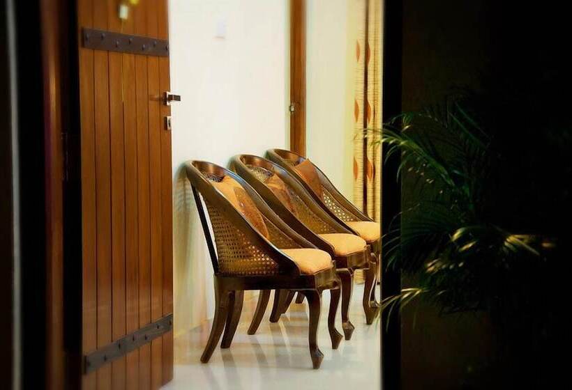 فندق Airport Villa