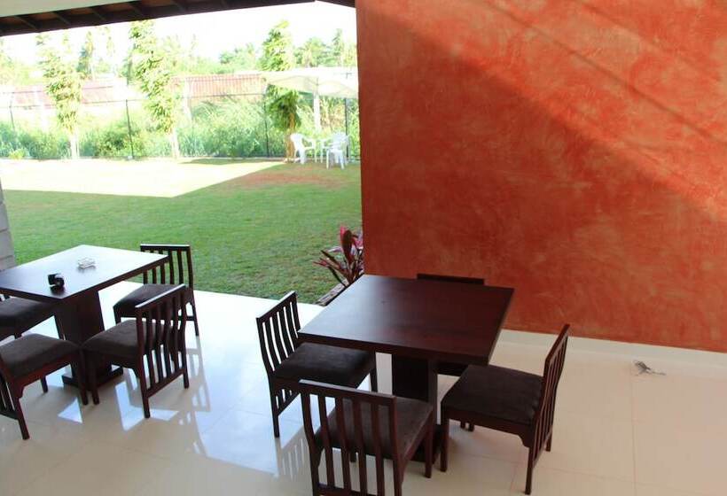 فندق Airport Villa