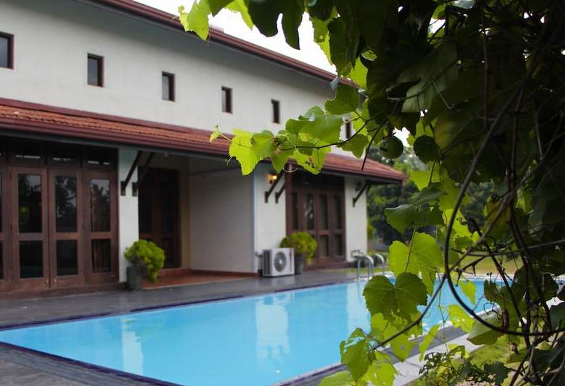 فندق Airport Villa