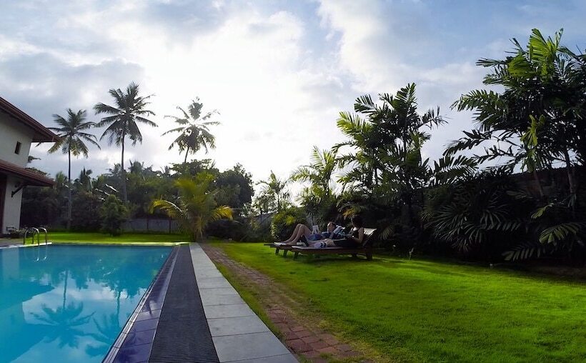 فندق Airport Villa