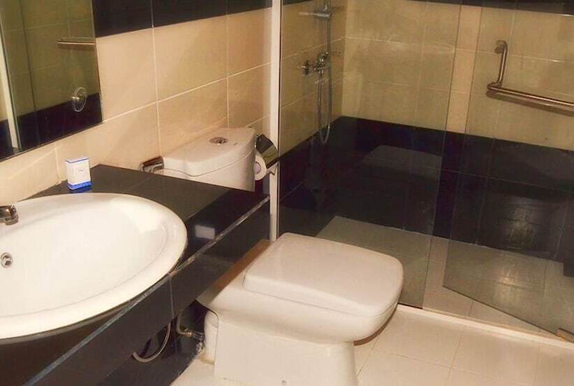 فندق Airport Villa