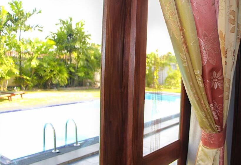 בית מלון כפרי Airport Villa