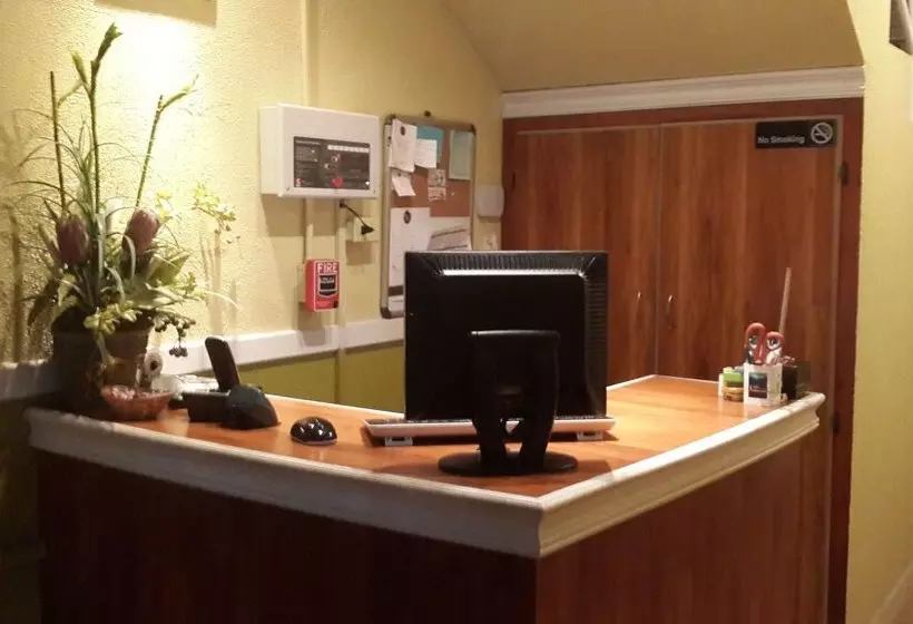 هتل Innflight Suites