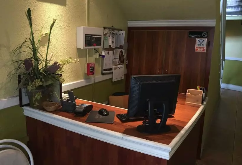 هتل Innflight Suites
