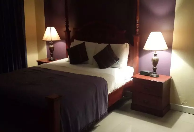 هتل Innflight Suites