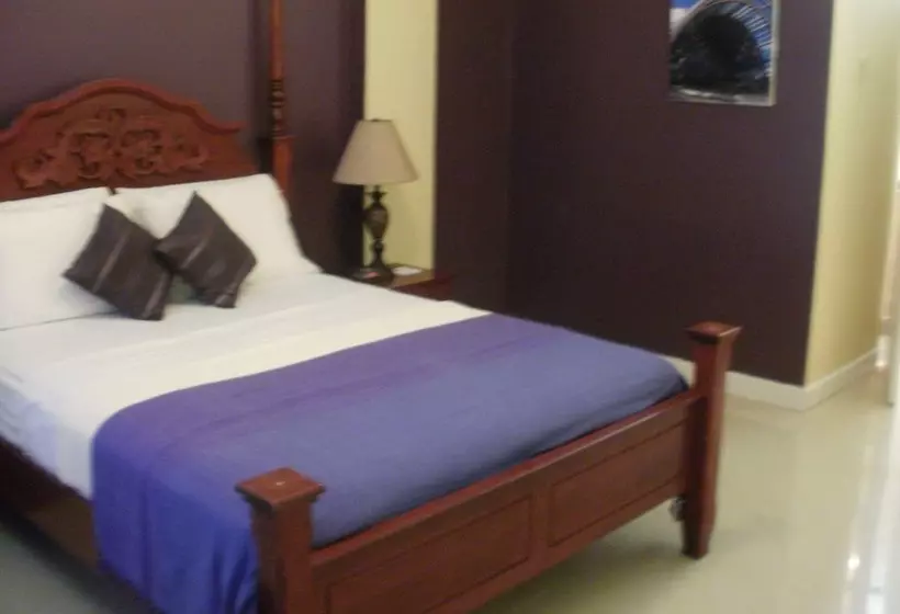 هتل Innflight Suites