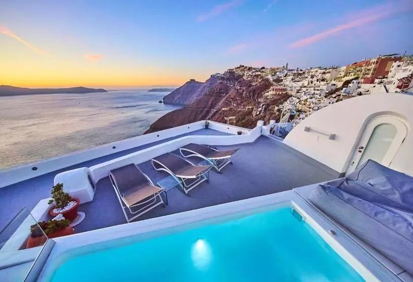 هتل Trieris Villa & Suites