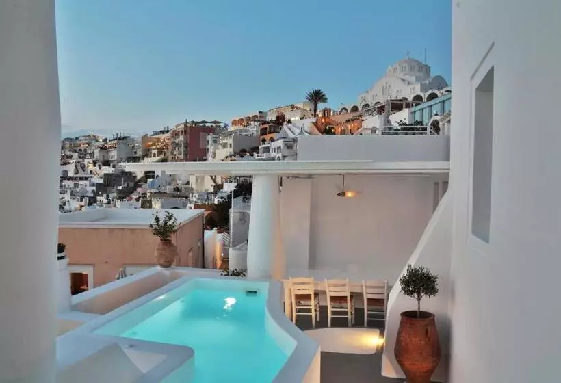 هتل Trieris Villa & Suites