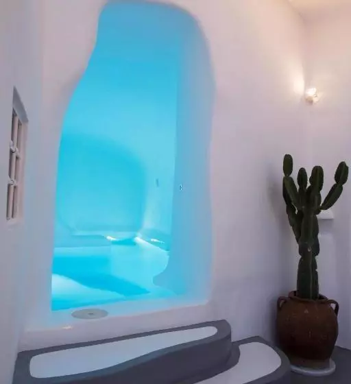 هتل Trieris Villa & Suites