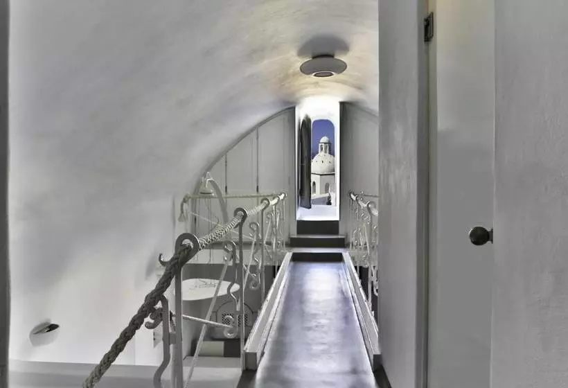 هتل Trieris Villa & Suites