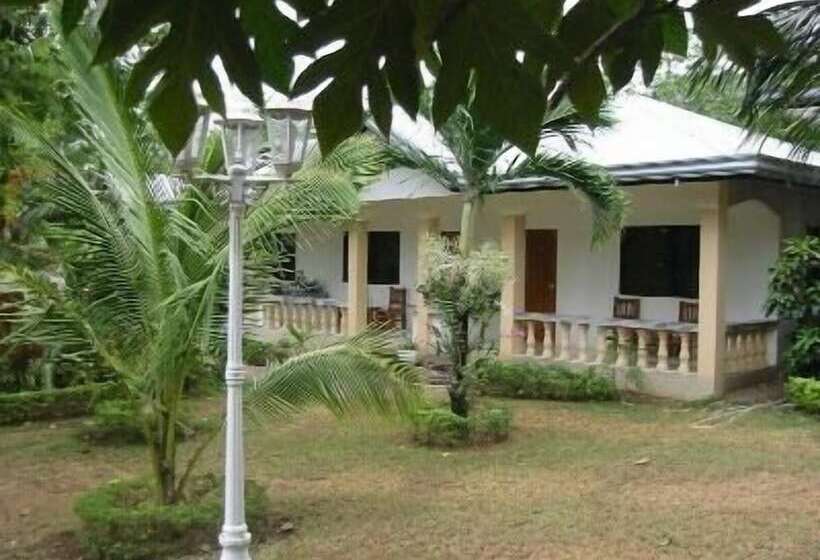 פנסיון Lapu Lapu Cottages & Restaurant