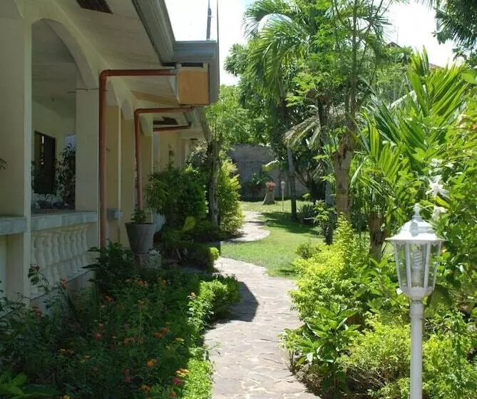 פנסיון Lapu Lapu Cottages & Restaurant