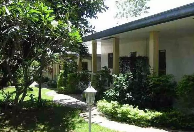 פנסיון Lapu Lapu Cottages & Restaurant