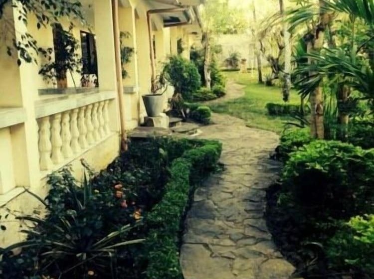 פנסיון Lapu Lapu Cottages & Restaurant