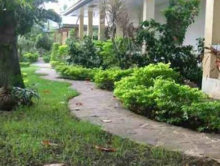 פנסיון Lapu Lapu Cottages & Restaurant