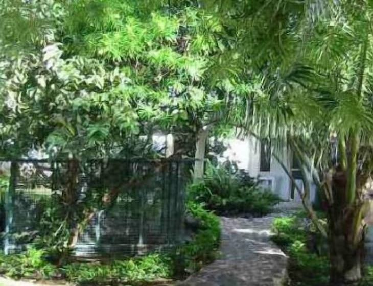 פנסיון Lapu Lapu Cottages & Restaurant