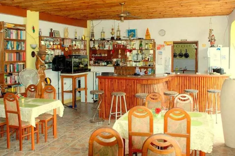 פנסיון Lapu Lapu Cottages & Restaurant