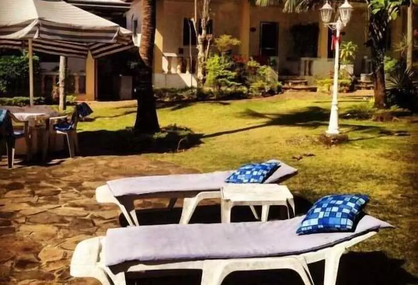 פנסיון Lapu Lapu Cottages & Restaurant