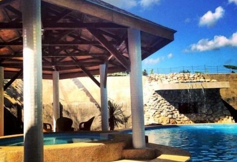 פנסיון Lapu Lapu Cottages & Restaurant