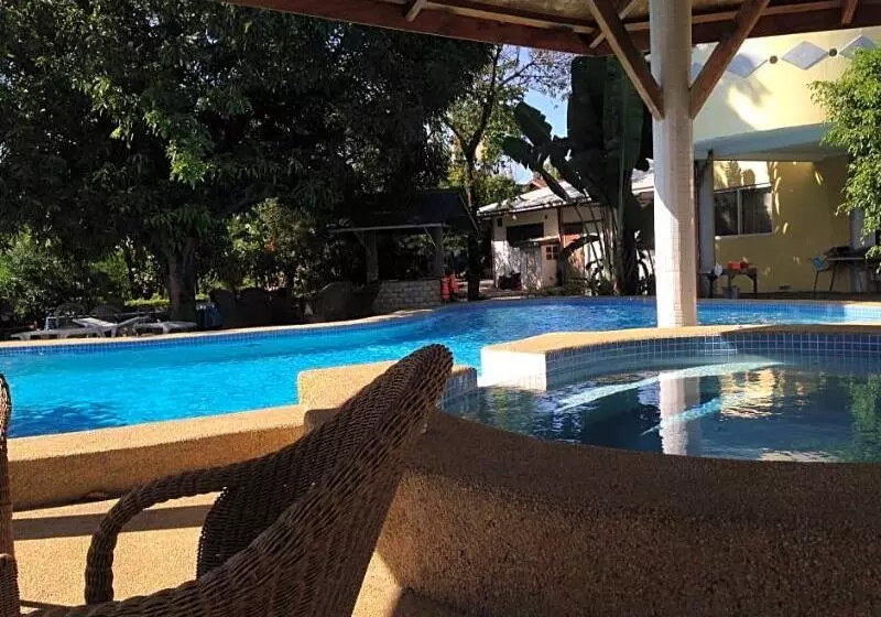 פנסיון Lapu Lapu Cottages & Restaurant