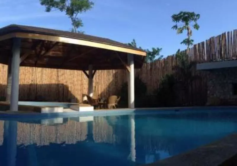 פנסיון Lapu Lapu Cottages & Restaurant