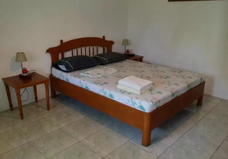 פנסיון Lapu Lapu Cottages & Restaurant