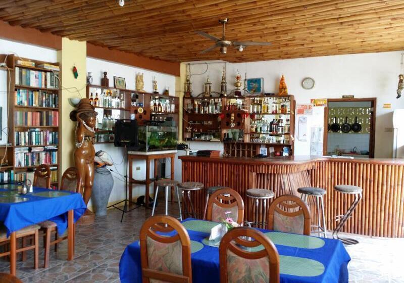 פנסיון Lapu Lapu Cottages & Restaurant