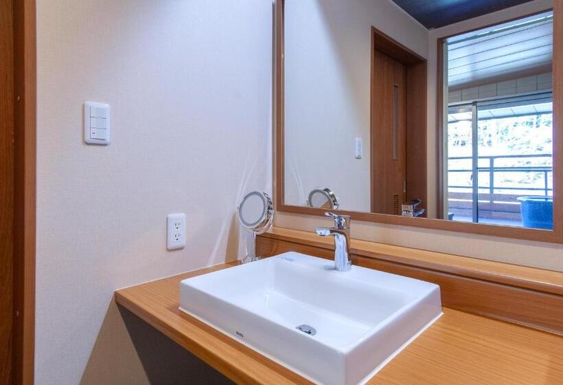 Shiobara Onsen Ryokan Kamiaizuya