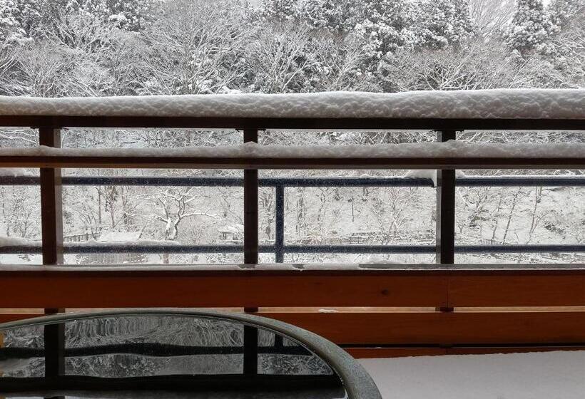 Shiobara Onsen Ryokan Kamiaizuya