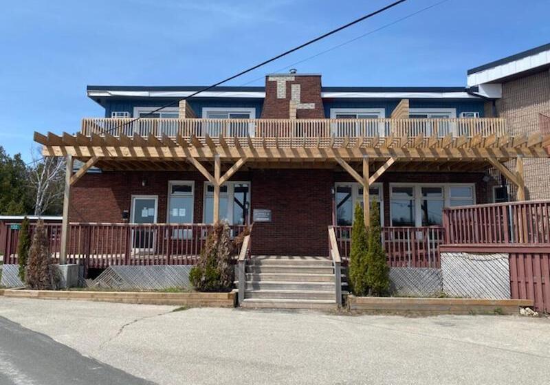 Tobermory Inn & Suites