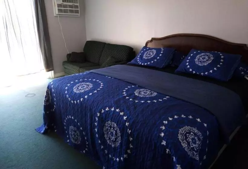 Tobermory Inn & Suites