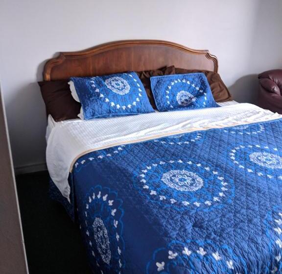 Tobermory Inn & Suites