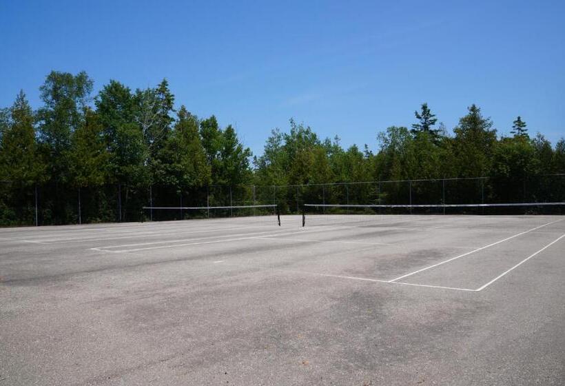 Tobermory Inn & Suites