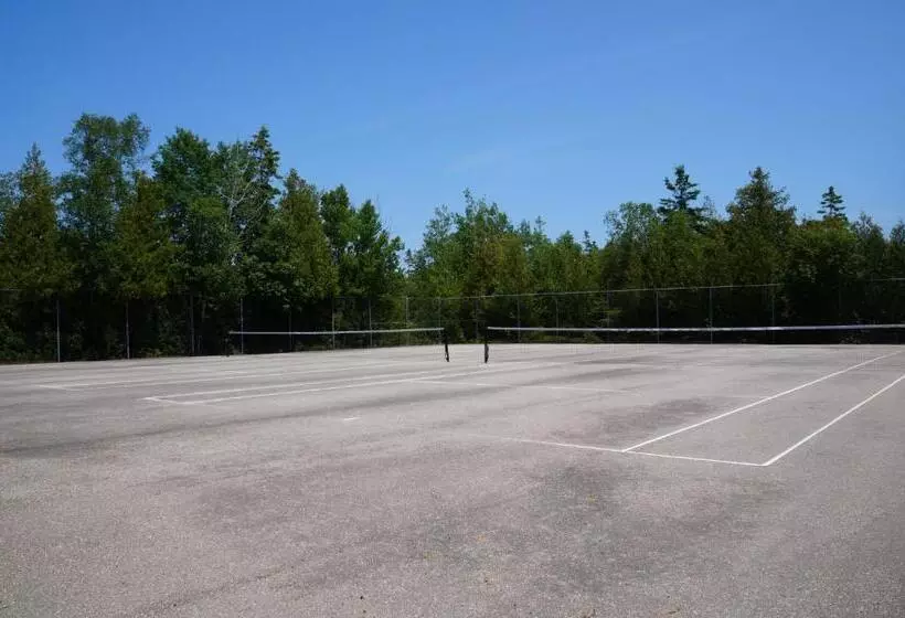 Tobermory Inn & Suites