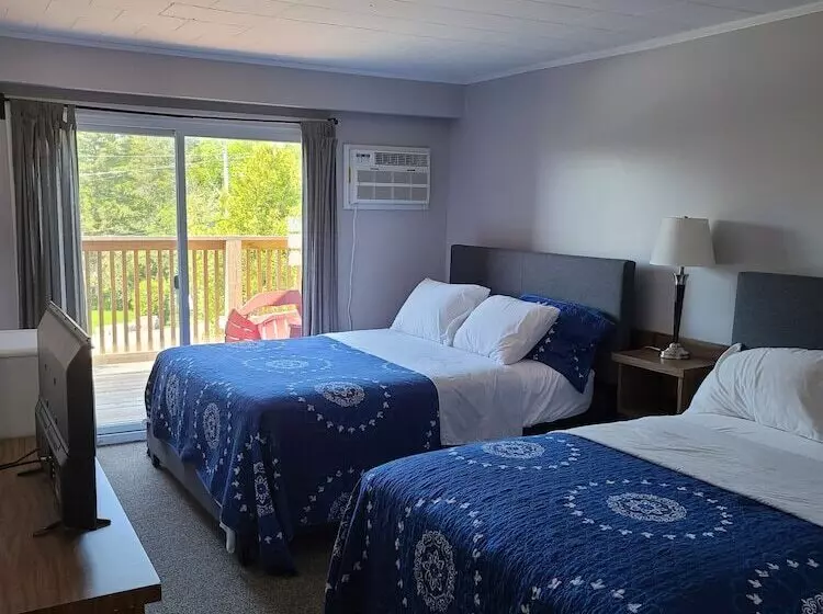 Tobermory Inn & Suites