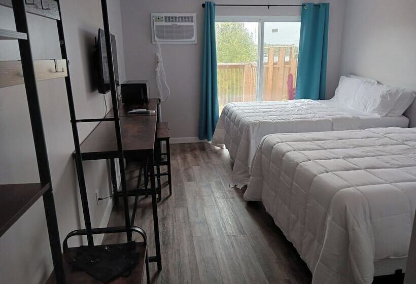 Tobermory Inn & Suites