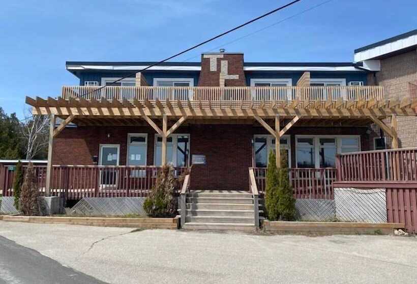 Tobermory Inn & Suites