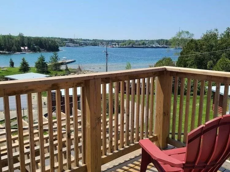 Tobermory Inn & Suites