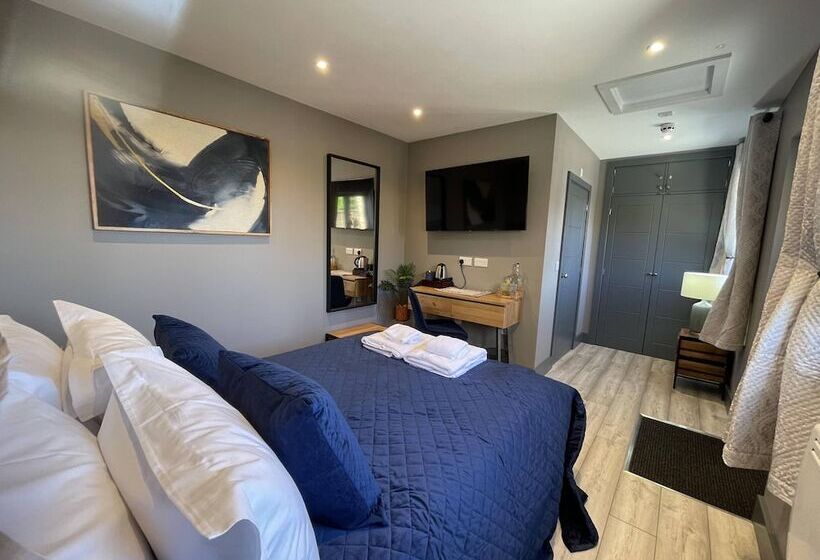 مبيت وإفطار The Old Talbot Hotel Milton Keynes