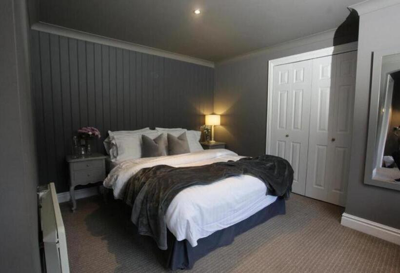 مبيت وإفطار The Old Talbot Hotel Milton Keynes