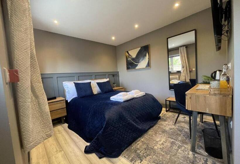 مبيت وإفطار The Old Talbot Hotel Milton Keynes