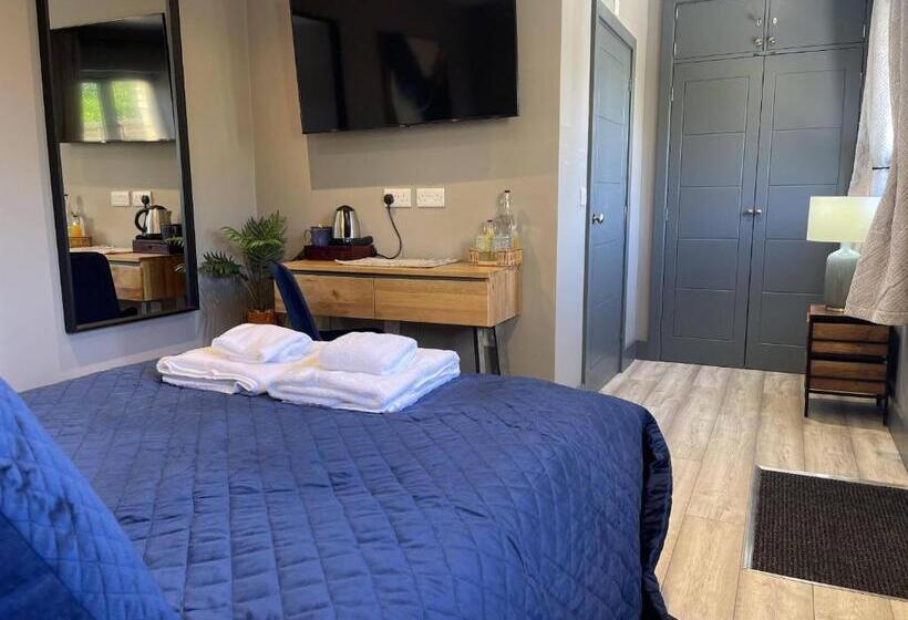 مبيت وإفطار The Old Talbot Hotel Milton Keynes